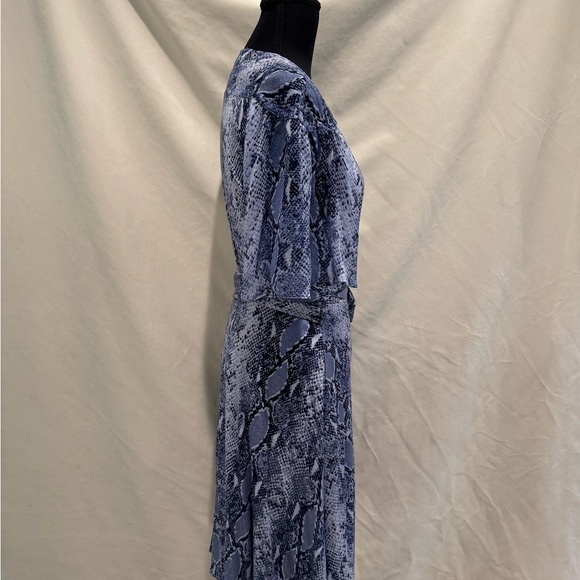 Diane Von Furstenberg Silk Blue Snake Print Wrap Dress - Picture 2 of 11